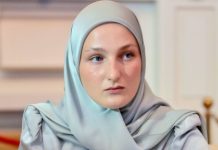 Дочь Кадырова получила награду от Путина