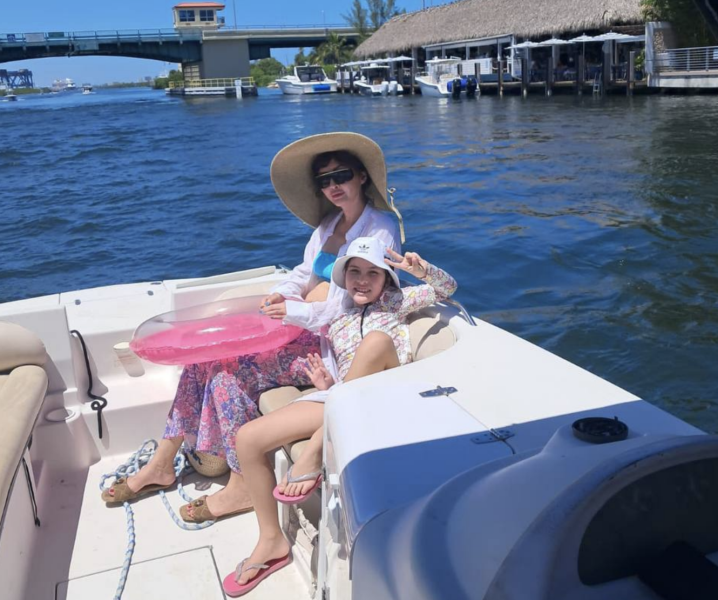 «Едешь мимо церкви, а там радужные флаги»: предприниматель бросил бизнес в США и вернулся в Россию ради будущего дочери