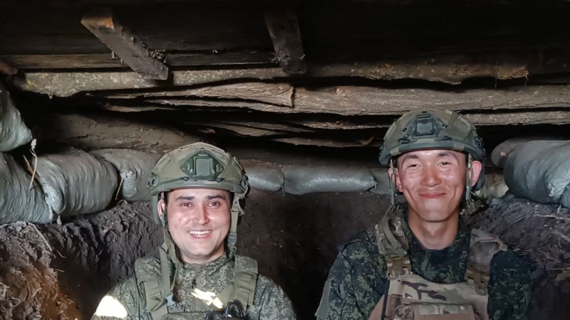 Фронтовой кешбэк: RT пообщался с гвардейцами, которые готовят пополнение для группировки войск «Восток»