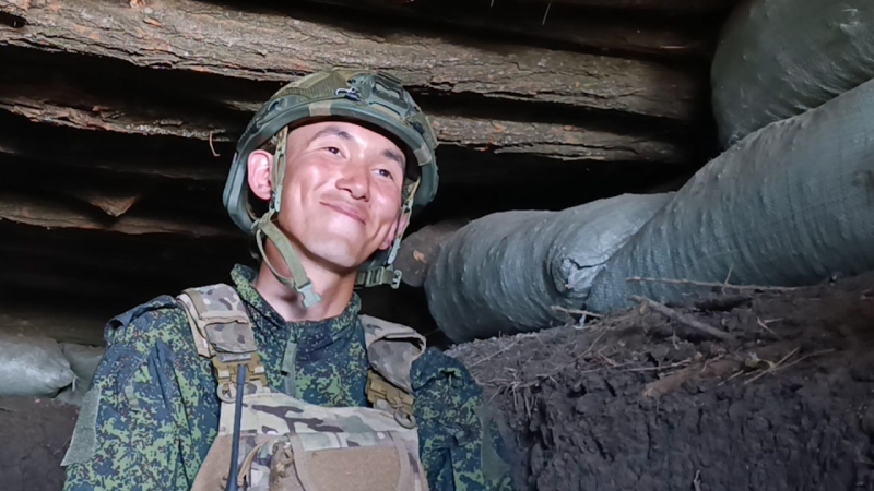 Фронтовой кешбэк: RT пообщался с гвардейцами, которые готовят пополнение для группировки войск «Восток»