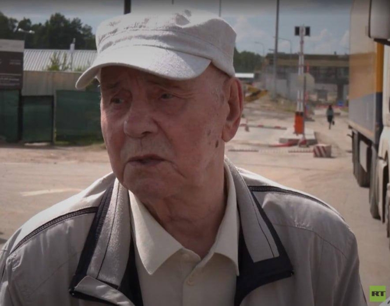 «Куражатся над русскими стариками»: депортированный из Латвии 74-летний пенсионер получил паспорт РФ