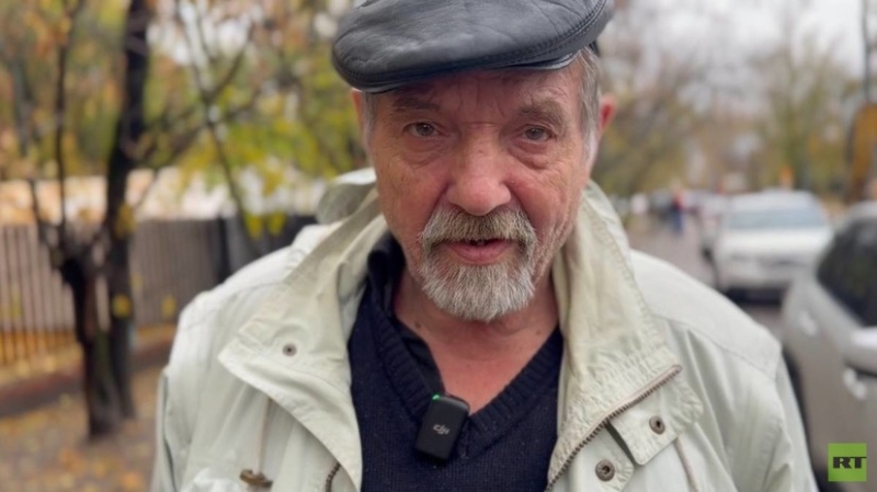 «Куражатся над русскими стариками»: депортированный из Латвии 74-летний пенсионер получил паспорт РФ