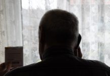 «Мы люди одинокие, помочь нам некому»: мошенники лишили пенсионеров жилья и всех сбережений