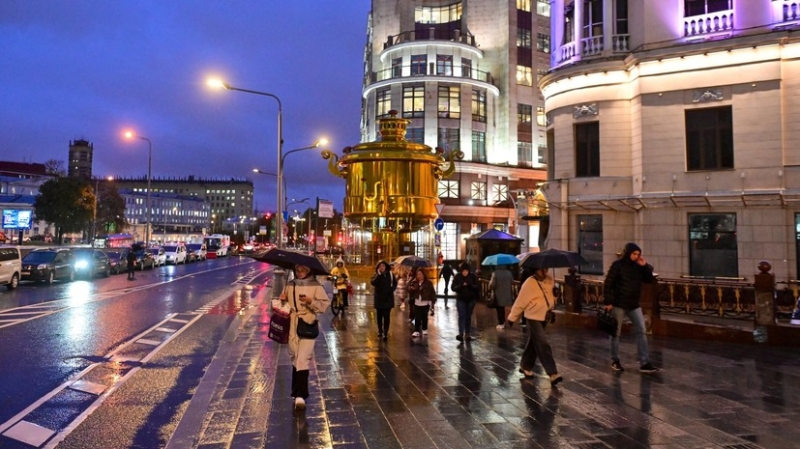 Обильные дожди и двузначное тепло: синоптики предупредили москвичей о надвигающемся циклоне