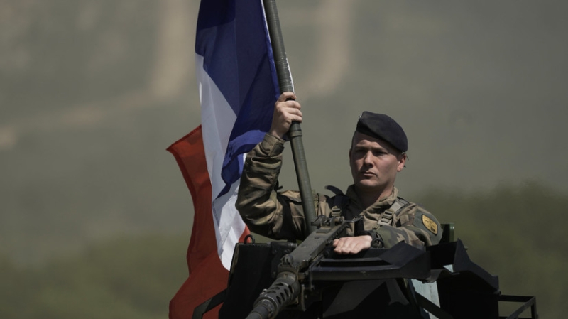 «Переброска планируется в ближайшее время»: СВР сообщила о планах Франции ввести 2 тысячи военных на Украину