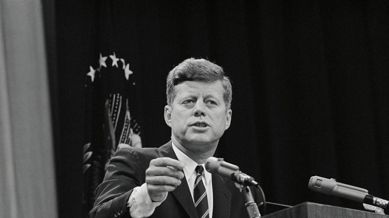 Посол Дарчиев передал конгрессвумен Луне материалы об убийстве Джона Кеннеди