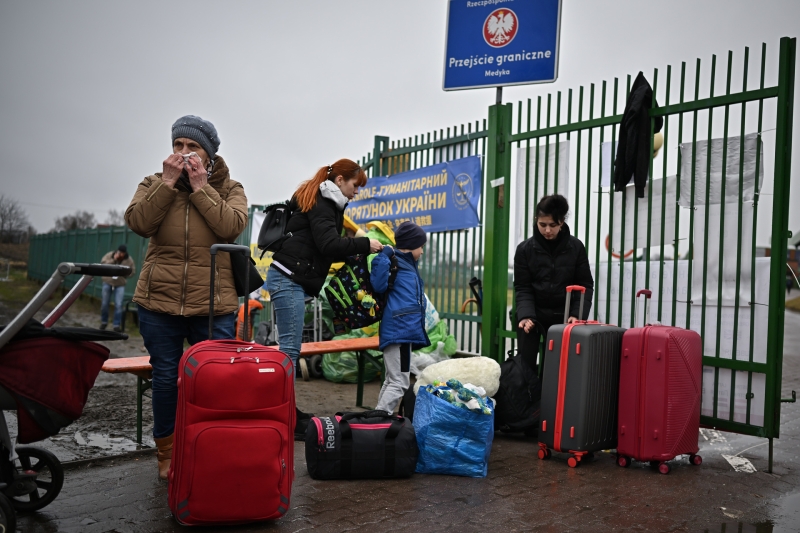 Предел толерантности: почему в Европе сокращают пособия и льготы для беженцев с Украины