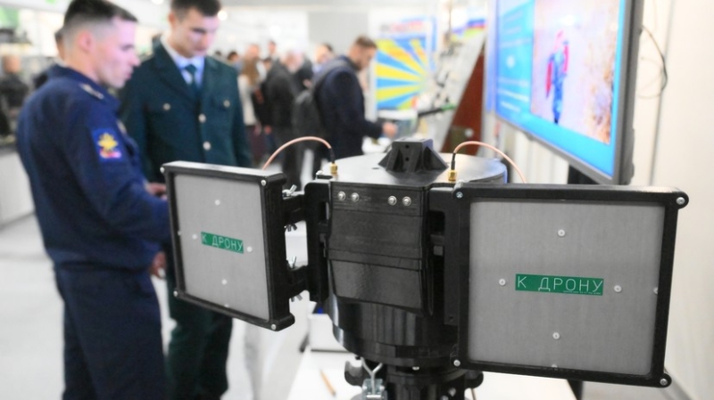 Робот «Городовой» и умный охотник на дроны: оружейные новинки и экзоскелеты для бойцов СВО