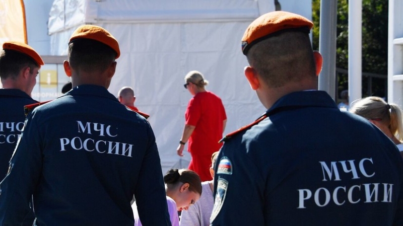 Спасатели МЧС ищут рыбака, пропавшего на лодке в акватории Сахалинской области