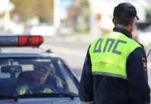 В Новосибирске водитель иномарки въехал в толпу у остановки, шестеро пострадали