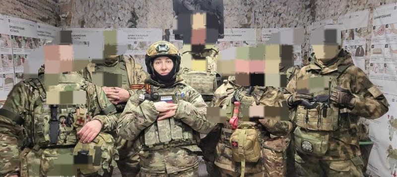 «А на нейтральной полосе цветы необычайной красоты»: как сотрудница банка обучала штурмовиков выживать после ранений