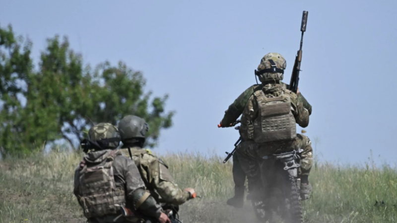 МО: ВС России сжимают кольца окружения ВСУ у Купянска