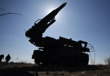 Погиб мирный житель, повреждены дома: за ночь над десятью регионами России сбито 75 украинских БПЛА