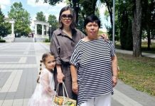 «Привыкла к обстрелам, вообще ко всему»: почему мама поэтессы Ревякиной стала хранительницей Донецка