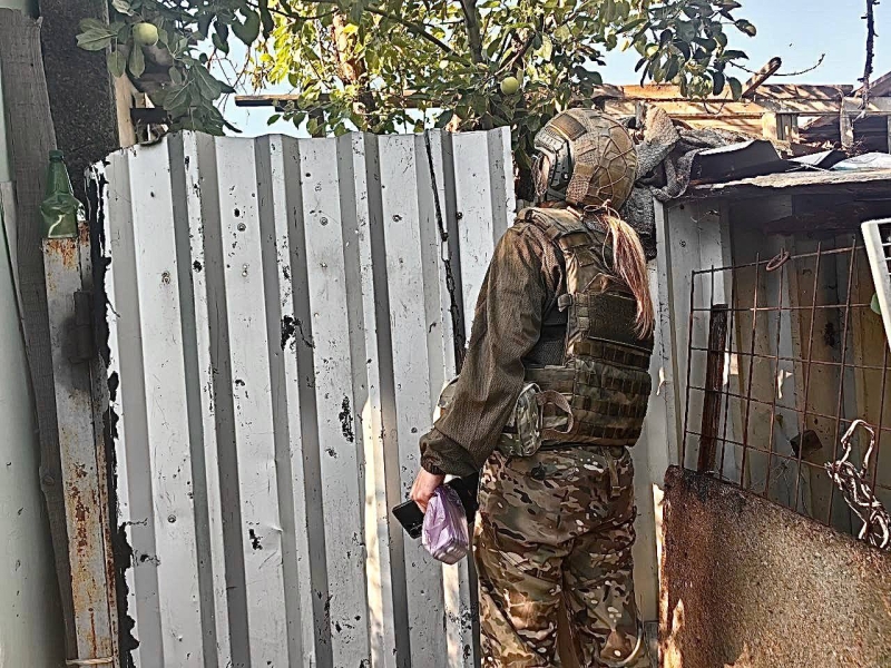 «Прямо в огороде его похоронили тогда»: что рассказывают спасшиеся от ВСУ мирные жители Селидово