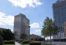 SHOT: более 700 человек эвакуировали из отеля Azimut в центре Москвы