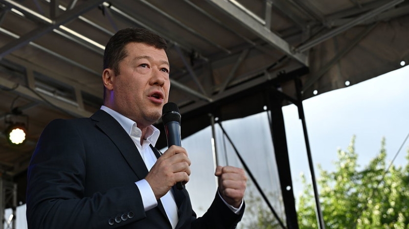 Спикер парламента Чехии Окамура снял со здания палаты флаг Украины