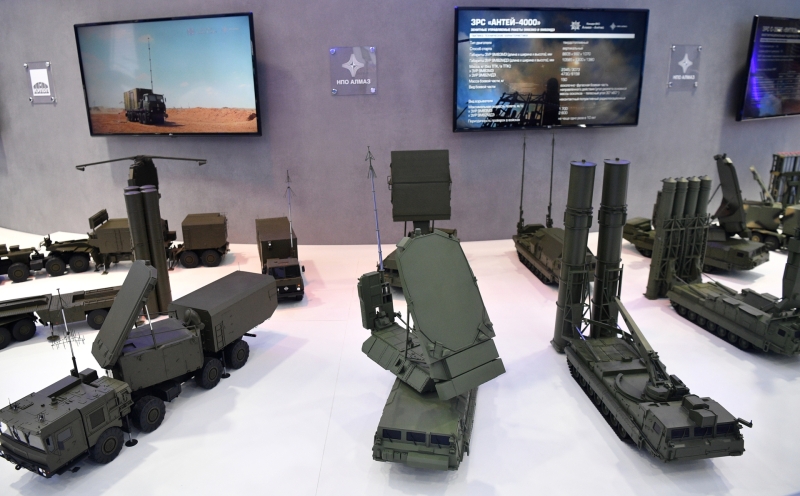 Су-57Э, Ка-52, Т-90МС, системы ПВО и беспилотники: что покажет Россия на международной выставке EDEX 2025
