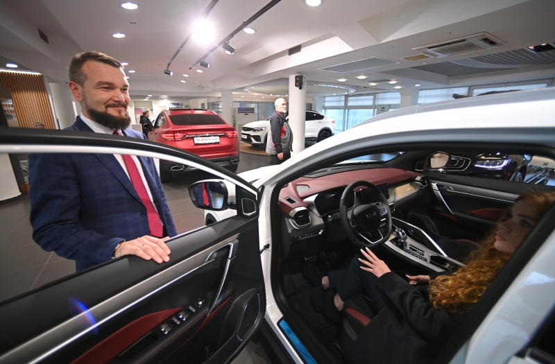 В преддверии пересмотра утильсбора: почему в России резко подскочили продажи легковых авто