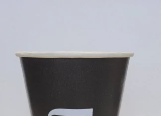 Применение бумажных стаканчиков с логотипом: сферы использования и преимущества