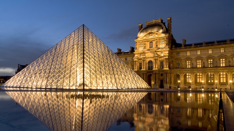 Библиотеку Лувра затопило грязной водой, пострадали сотни редких документов