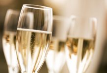 Диетолог Лебедева назвала категории россиян, которым противопоказано шампанское