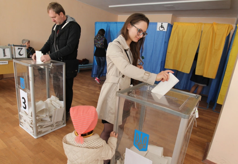 «Фейковые выборы»: почему в партии Зеленского продвигают идею онлайн-голосования