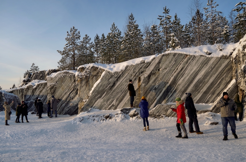 Катания на оленьих упряжках, купание в Кольском заливе и визит к Деду Морозу: интересные направления для зимнего туризма