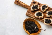 «Контур.Маркет» оценил цену одного бутерброда с чёрной икрой в 656 рублей