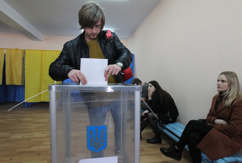 «Новый уровень цинизма»: почему Зеленский изменил риторику по проведению выборов на Украине