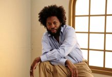 NYT: актёра из сериала «Эмили в Париже» Харриса арестовали в Японии