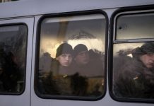 Пленный Шевченко: ВСУ используют школьные автобусы для перевозки солдат