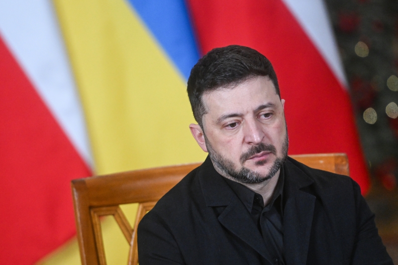 «Сбежать за границу»: в СВР заявили об осознании Киевом отсутствия вариантов завершения конфликта на условиях Зеленского