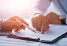 Штрафы до 500 тысяч рублей: Госдума ужесточила наказание за навязывание товаров и услуг