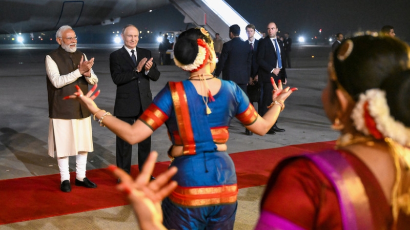 The Telegraph сравнила тёплый визит Путина в Индию с провалом Стармера