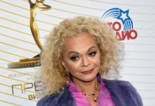 ТНТ показал фильм с Ларисой Долиной на фоне скандала с квартирой