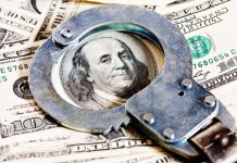 В Приморье задержали подозреваемых в мошенничестве с обменом валюты