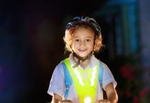 В России призвали сделать обязательным ношение светоотражателей для детей