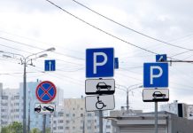 Водителей в России обяжут соблюдать требования электронных знаков