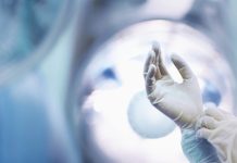 Врачам с истекшим в 2025 году сертификатом продлят работу без аккредитации