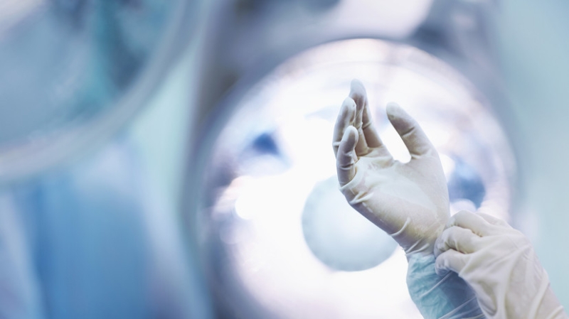 Врачам с истекшим в 2025 году сертификатом продлят работу без аккредитации