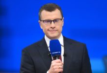 Зарубин пригласил предложившую заменить его девочку на мероприятие с Путиным