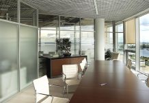 Стеклянные перегородки: эстетика, функциональность и преимущества