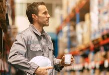 Юрист Хаминский: частые перекуры могут привести к дисциплинарному взысканию