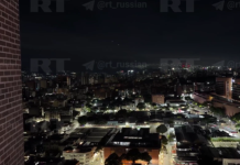 Корреспондент RT Газдиев подтвердил информацию о взрывах в Каракасе