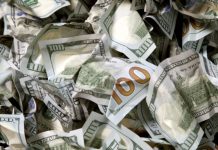 Минимум за 20 лет: с чем связано снижение доли доллара в мировых резервах