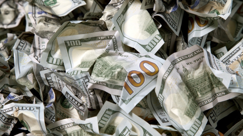 Минимум за 20 лет: с чем связано снижение доли доллара в мировых резервах