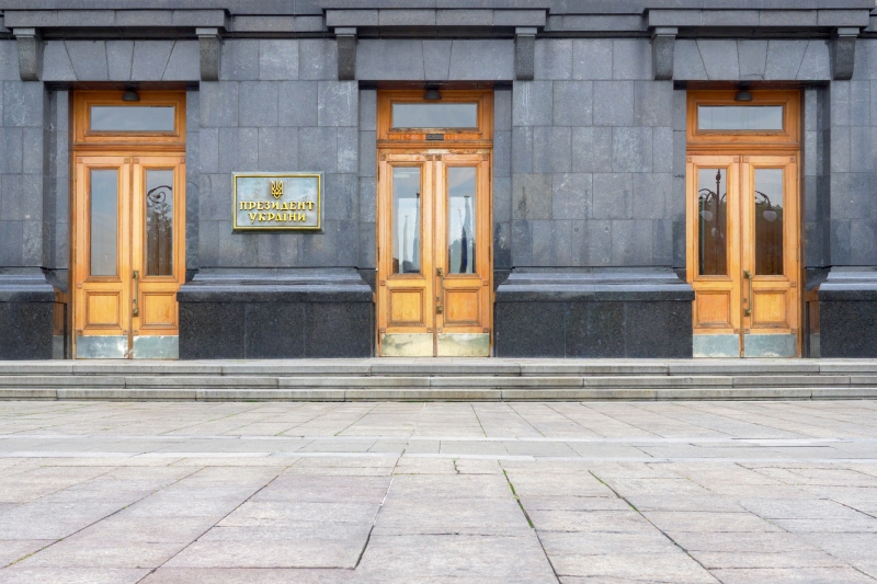 «Мёртвой хваткой держится за власть»: как Зеленский налаживает контакты с политическими конкурентами