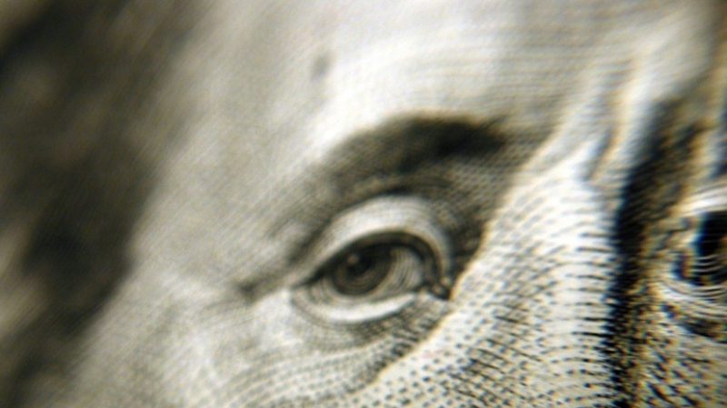 РИА Новости: доля доллара в расчётах через SWIFT снизилась впервые за пять лет