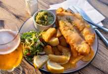 Россиян предупредили о последствиях сочетания жирной пищи и алкоголя